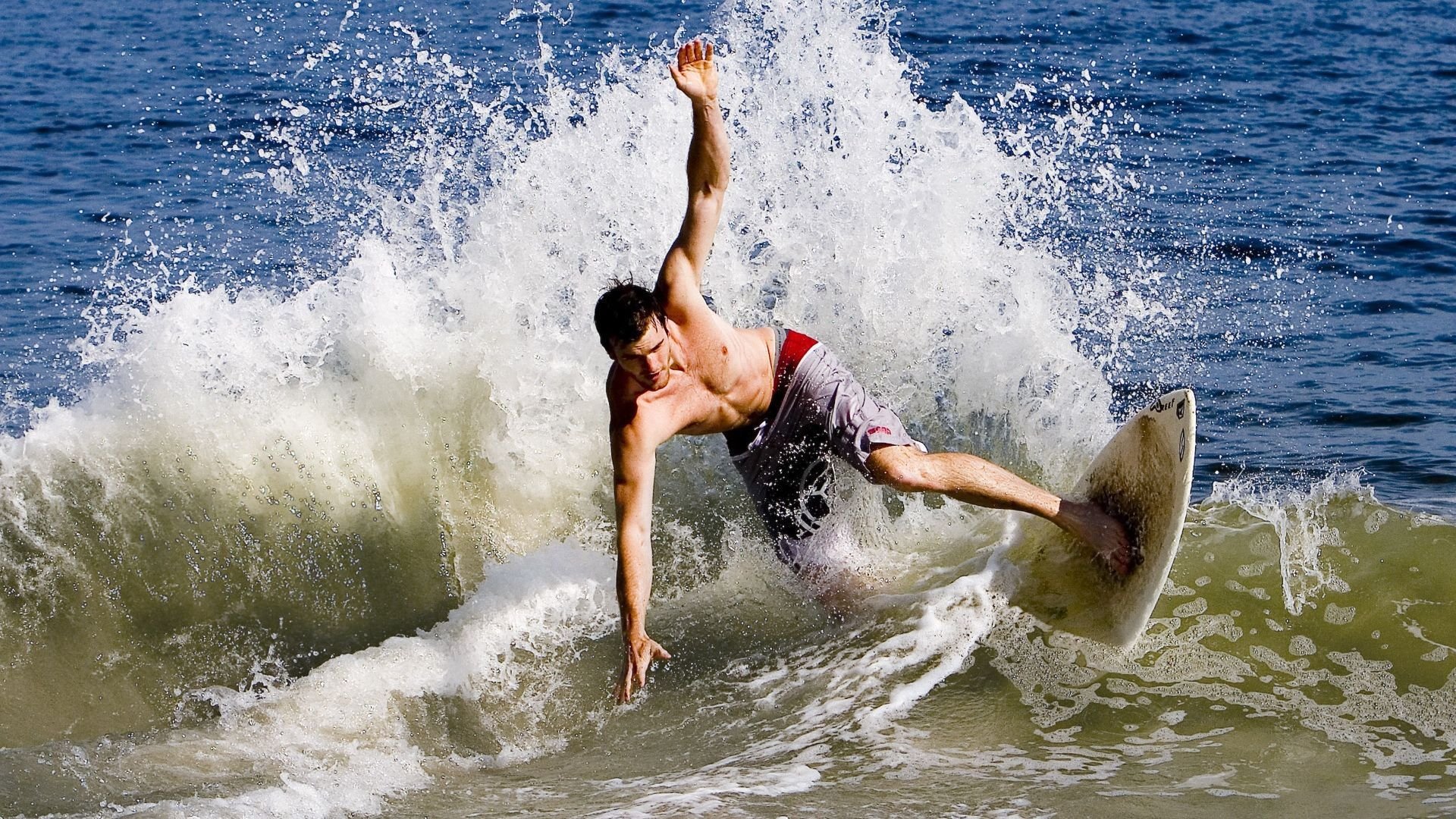 英超最燃对抗：每一次冲刺都是生死瞬间，英超最精彩比赛